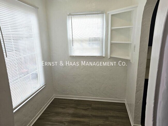 Foto del edificio - 826 Belmont Ave