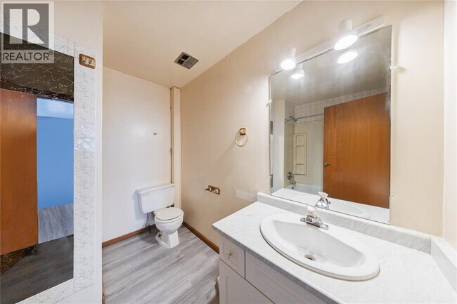 Photo du bâtiment - 7074 Bonnie Doon Rd