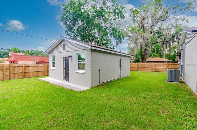 Building Photo - 5802 N Suwanee Ave