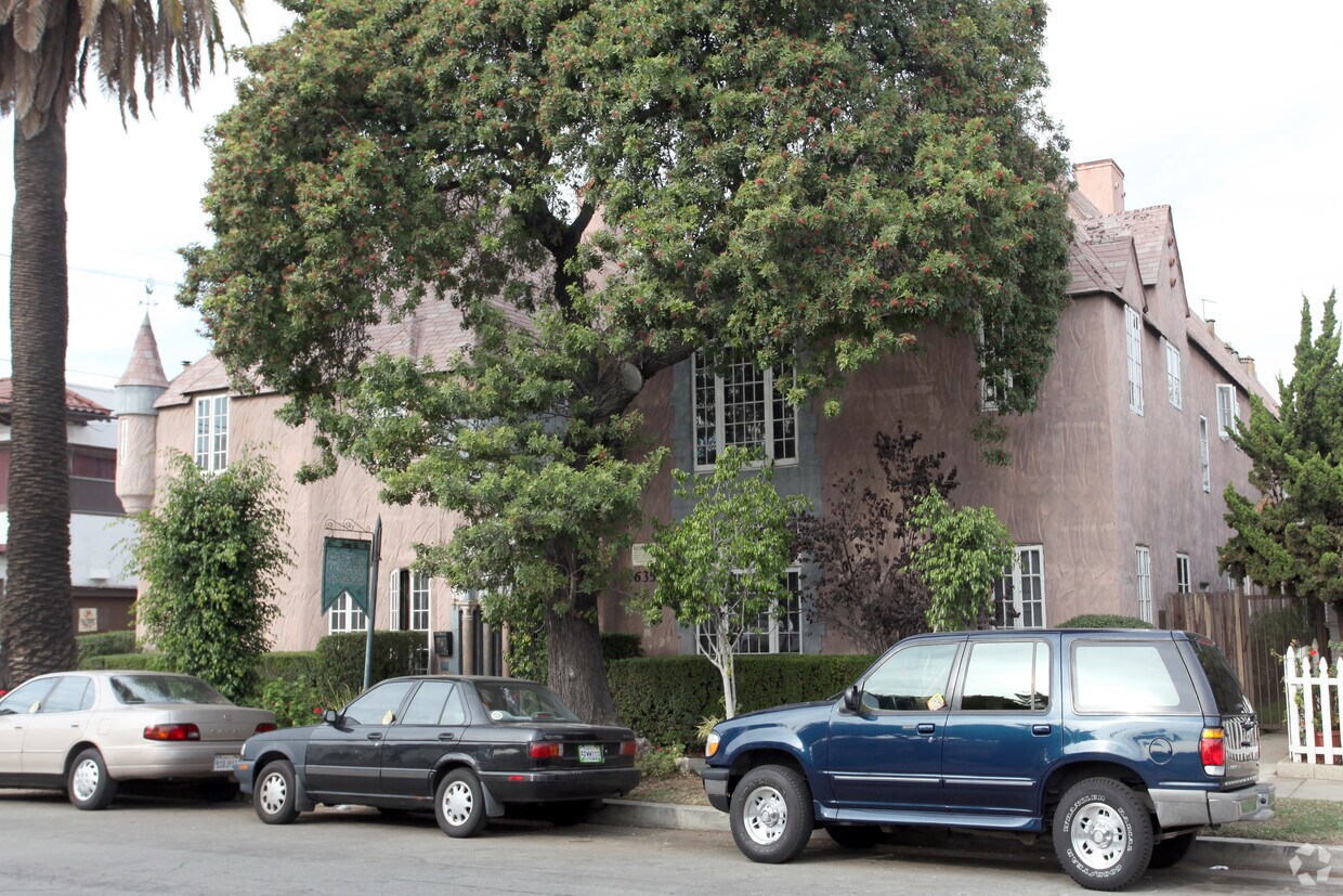 Building Photo - Chateau Legrande Apartments