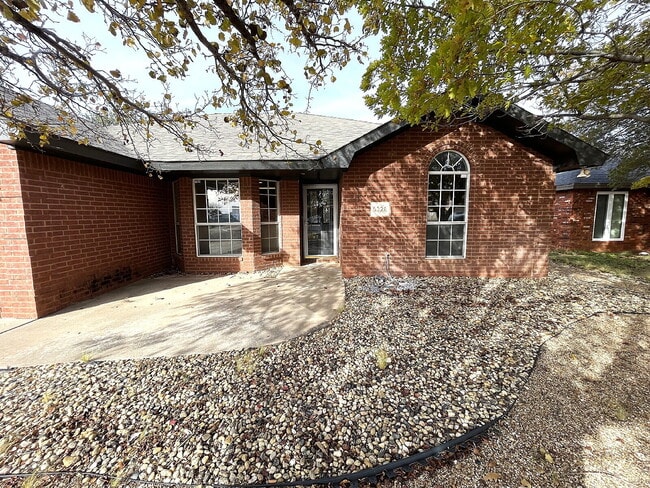 Building Photo - Large, Recently Remodeled 3/22 Right Across from North Ridge Elementary!