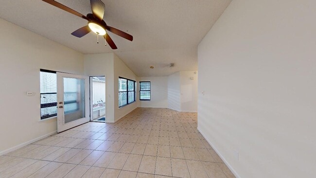Foto del edificio - 3 Bed/2 Bath/ 2 Car Garage Home In Villas ...
