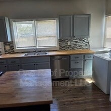 Building Photo - 447 N Lawndale Ave