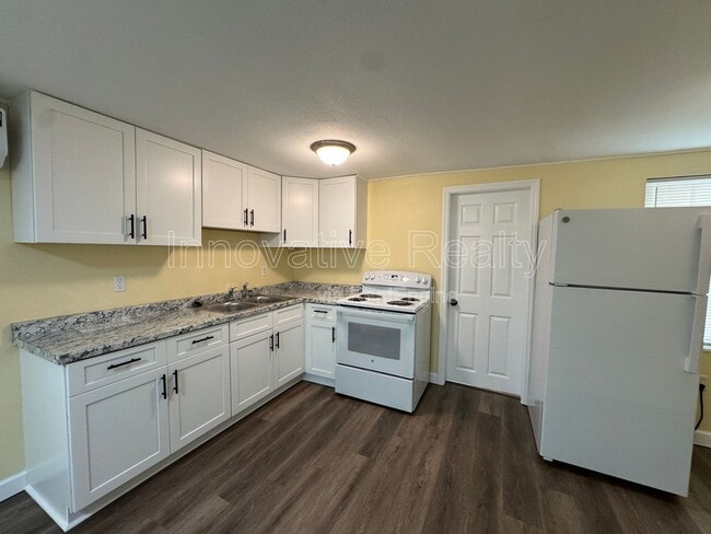 Building Photo - 205-D Fern Drive