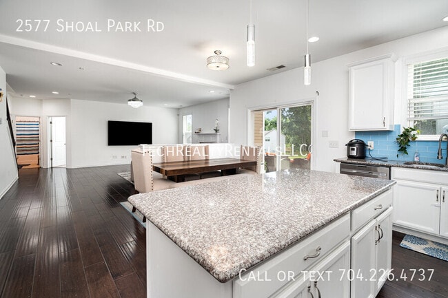 Building Photo - 2577 Shoal Park Rd