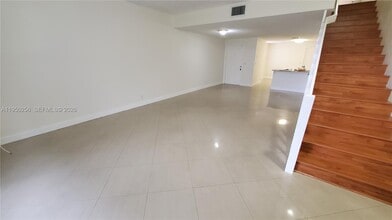 Building Photo - 1611 Sorrento Dr