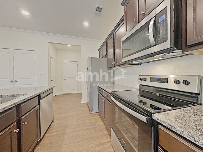 Foto del edificio - 584 Woodall Rd