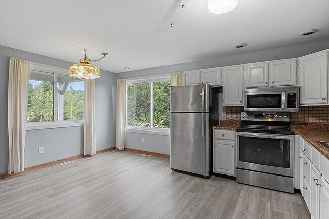 Foto del edificio - 370 Harwood Ave