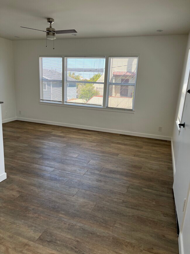 Foto del edificio - 1605 Blossom Ln