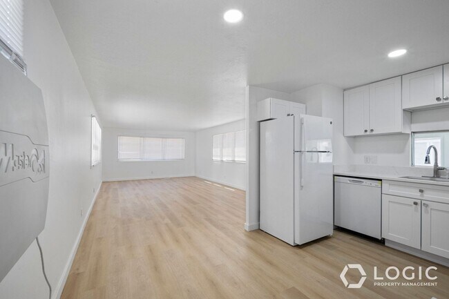 Foto del edificio - Fully Renovated Home In Great West Jordan ...