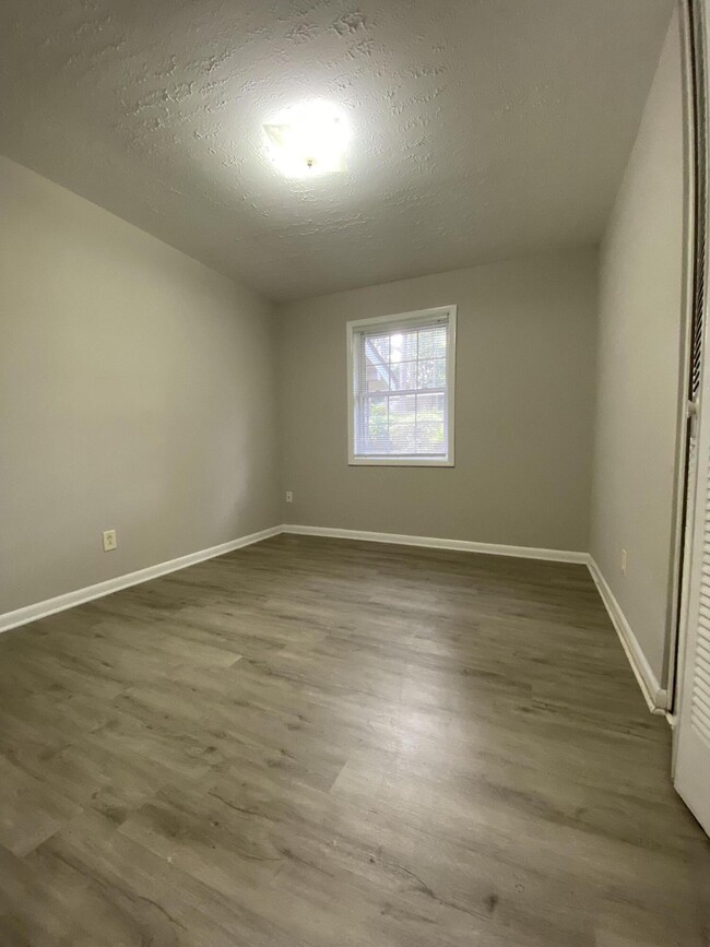 Foto del edificio - 3349 Oakridge Dr