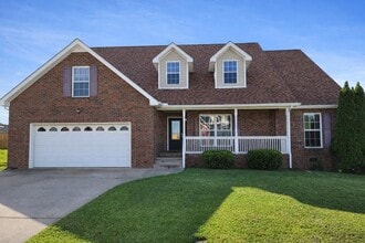 Building Photo - 824 Ellie Nat Dr