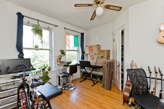Building Photo - 5404 N Paulina St