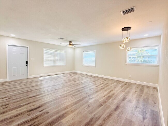 Building Photo - 1735 Michigan Ave NE