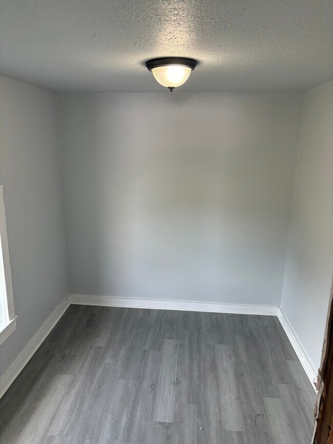 Foto del edificio - 537 E Ave E St