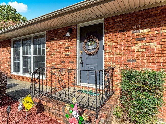 Building Photo - Spacious 3 BR/2 BA in Powder Springs!