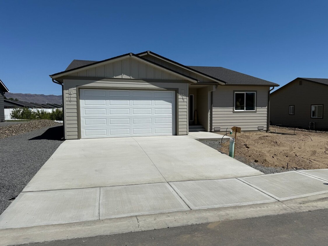 Foto principal - New Construction 3 bed, 2 bath!