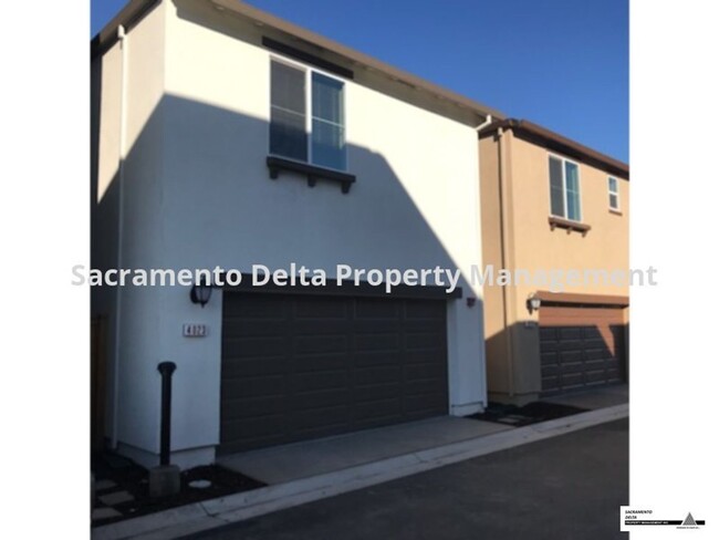 Foto del edificio - Modern 2 bedroom, 2 full bathroom in West Sac