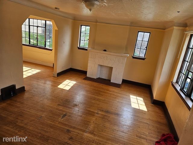 Building Photo - 2 br, 1 bath Duplex - 4842 Bedford St