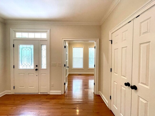 Building Photo - Large 5-bedroom house in Lake Hogan Farm near Chapel Hill schools!