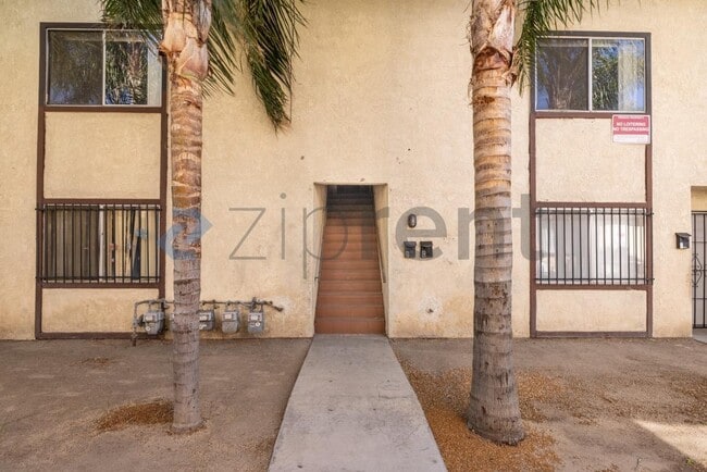 Building Photo - Unit D