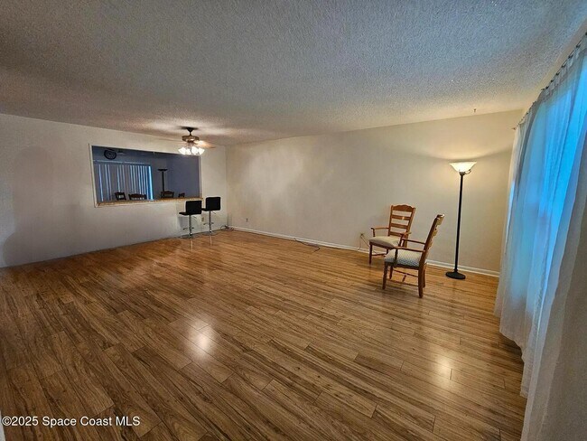 Foto del edificio - 435 Dove Ln