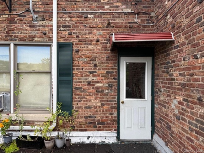 Building Photo - 49 Congers Rd