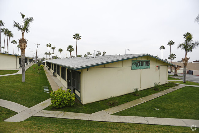 Building Photo - Villa La Jolla
