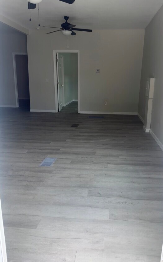 Sala de estar - 32 Ada St