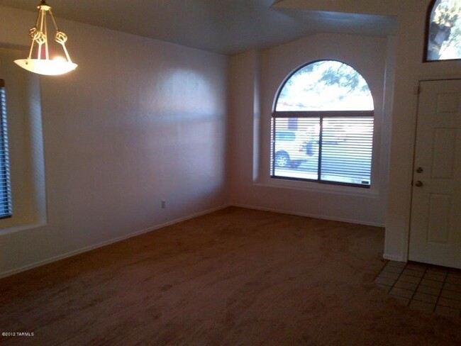 Building Photo - Spacious 4-Bed Home in Rancho Sahuarita Co...