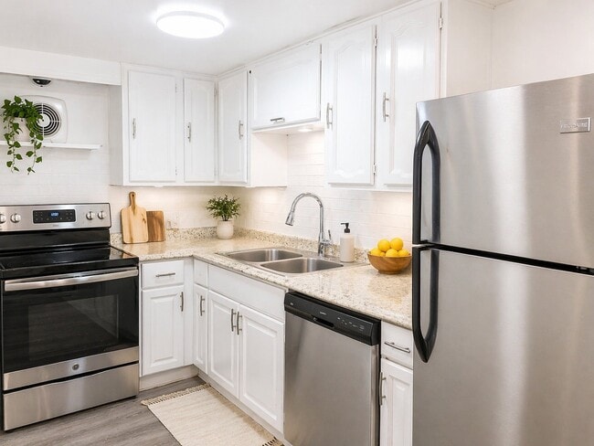 Building Photo - 7856 Renton Ave S