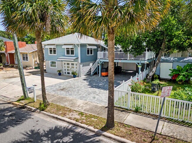 Building Photo - 155 S Wild Olive Ave