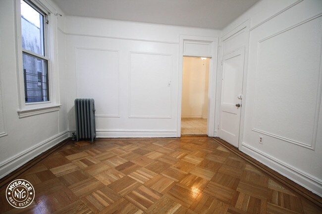 Foto del edificio - 281 Schaefer St