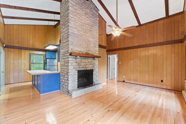 Building Photo - 1028 Charter Hills Rd