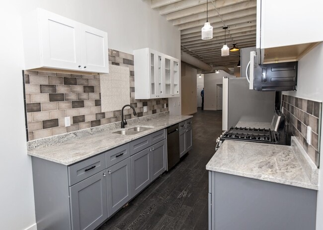 Kitchen - 1044 Central Ave