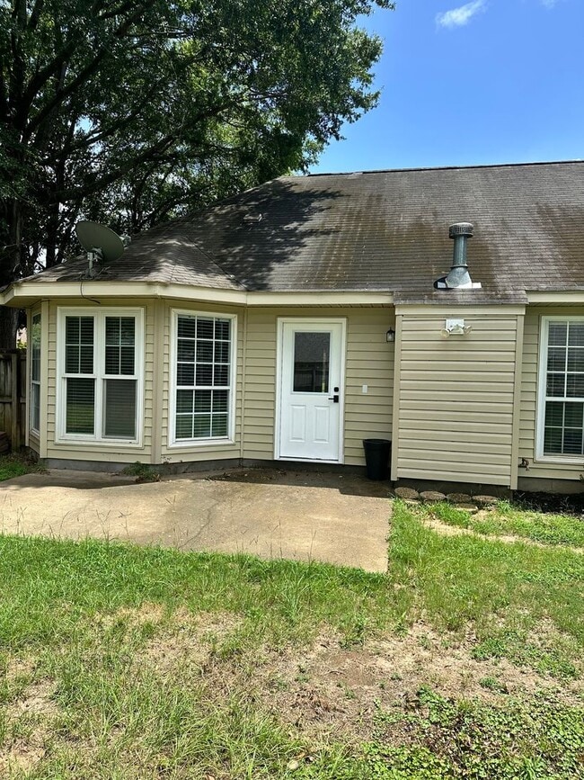 Building Photo - 201 Belton Dr