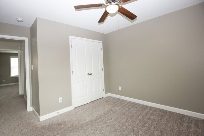 Foto del edificio - Spacious 3-Bed, 2.5-Bath Modern Home w/ 3-Car Garage in Highcroft – Close to Fort Bragg!