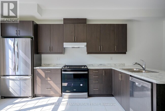 Building Photo - 9 Selfridge Wy