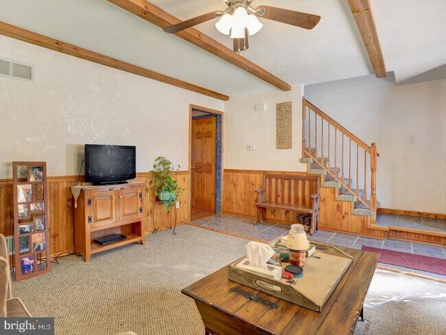 Foto del edificio - 16 Colonial Dr