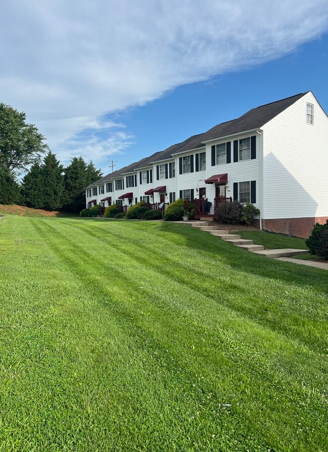 Building Photo - 343 Beaverview Dr