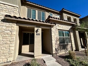 Building Photo - 740 E Lark St