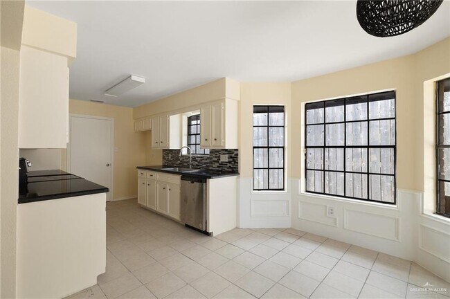 Foto del edificio - 3104 Goldcrest Ave