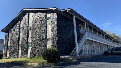 Building Photo - 608 Jack Warner Pkwy