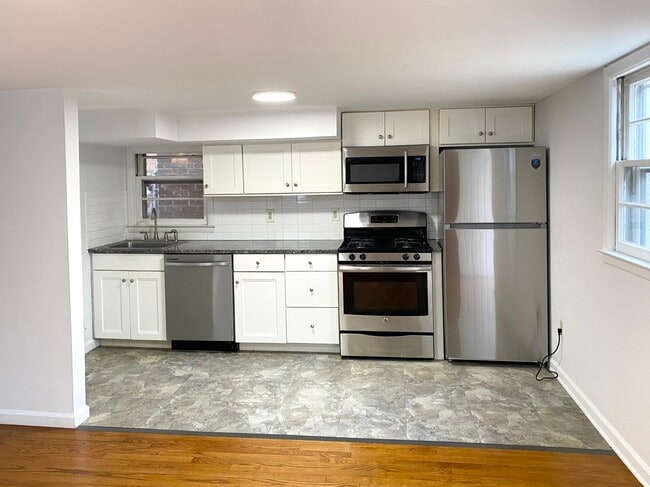 Building Photo - 294 Front St