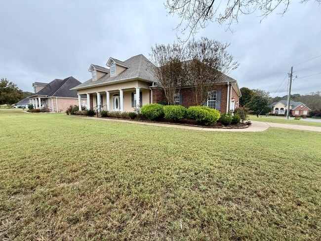 Building Photo - 105 Bent Brook Dr