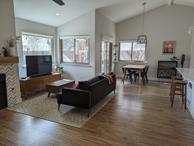 Building Photo - 6401 Evangeline Trail