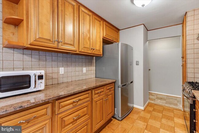 Foto del edificio - 2844 Dover Ln