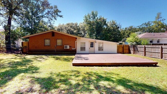 Building Photo - 4403 Ventura Dr