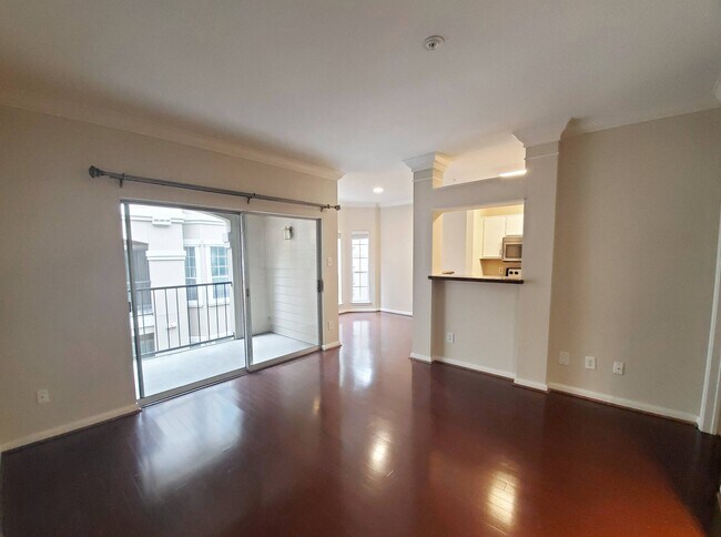 Living area viiew from entry - 3231 Allen Pkwy