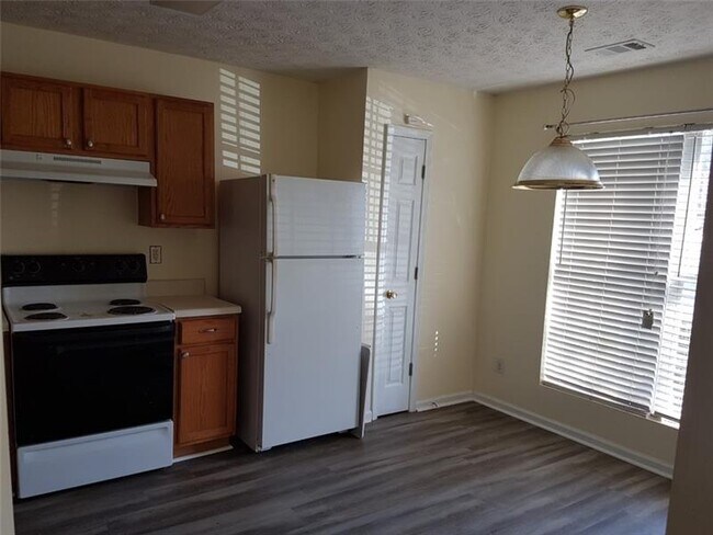 Foto del edificio - 3823 Waldrop Ln